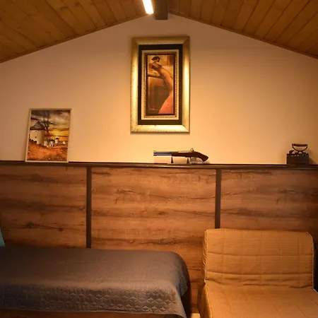 Holiday home коларова къща *