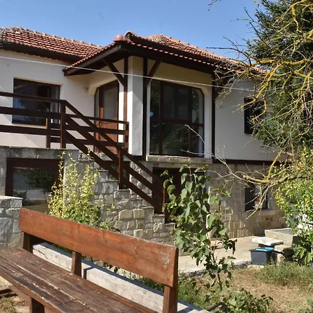 Holiday home коларова къща Avren